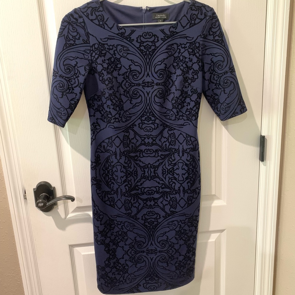 TAHARI Arthur S. Levine Blue Half Sleeve Sheath Dress in Jaquard Floral Print 4